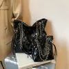 Bolso de cadena con patrón de rombos muy elegante, bolso tipo cubo de moda, nuevo modelo 2026, bolso de axila moderno y chic para mujer