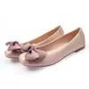 Sapatos Femininos Planos Estilo Novo Primavera e Outono 2026 Mocassins Estilo Coreano com Laço Calce Fácil Tamanhos Grandes Femininos 41-44