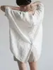 Diseñado con una estética de estilo coreano, este top de algodón y lino de manga corta es un nuevo modelo de primavera/verano, que presenta un corte holgado que favorece la figura, un cuello redondo y está hecho de algodón puro con mangas cortas.
