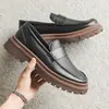 Sapatos Masculinos Modernos Outono Nova Chegada Baixo Tendência Casual Couro Estilo Britânico Masculino Solado Grosso Slip-on Homem Preguiçoso Sapatos de Negócios