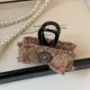 Presilha de Garra para Rabo de Cavalo Alto em Tecido Vintage com Laço de Tweed Inspirado na Chanel e Strass Quadrado Presilha Banana Penteador Bb Clip Fashion