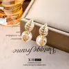 Pendientes de Perla Huecos con Hoja Microincrustada de Aguja de Plata Estilo Francés, Pendientes Elegantes y Lujosos Estilo Chanel con un Toque Único de Alta Gama
