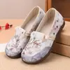 Sapatos Femininos, Novo Estilo Primavera, Sapatos Bordados Estilo Étnico, Sola Macia, Versáteis Sapatos de Tecido Old Beijing, Leves e Respiráveis Sapatos de Mãe