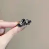 Mini Presilha de Cabelo Coroa Preta Estilo Coreano de Luxo Leve para Mulheres, Presilha Lateral Exquisita e Compacta para Franja, Presilha Bico de Pato para Cabelo da Testa