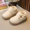 Botas de Algodão Quente de Veludo Baby Plus 2025 Outono Inverno Solado Macio Menina Flores de Tricô Fofas Sapatos de Algodão Botas de Neve para Bebê