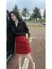 Traje Casual para Deslocamento 2026 com Estilo Old Money de Luxo: Conjunto de Camisa e Saia Lisas Pretas Finas com Proteção Solar