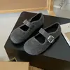 Sapatos Mary Jane baixos retrô de bico redondo, com uma tira, modelo novo 2026, tecido de lã, sapatos casuais de nicho
