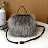 Bolso de Mano de Peluche para Mujer Piel Sintética de Mapache Estilo Europeo y Americano Cruzado Forma de Almohada Dulce Fresco Bolso Portátil