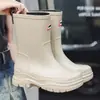 Botas de chuva fashion quentes de cano médio para adultos, novas botas de borracha impermeáveis antiderrapantes com cordão, botas curtas resistentes ao desgaste, sapatos d'água espessados