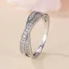 Anillo Abierto de Lujo Ligero en Tres Colores, Anillos para Pareja, Ajustable, Incrustado con Diamantes, Anillos de Moda y Personalizados para Hombres y Mujeres
