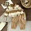 Nuevo Conjunto Infantil 2026: Conjunto de Ropa Infantil de Dos Piezas Informal Versátil con Rayas para Niños de Manga Larga para Primavera y Otoño, Pantalones Cargo Modernos