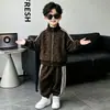 Conjunto de Malha com Estampa de Leopardo para Meninos 2324 Nova Moda Coreana Jaqueta Cardigan Moletom Conjunto Esportivo de Duas Peças