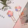 Venta al por mayor de fábrica creativo metal pequeño marcapáginas clip de papel exquisito flor de cerezo marcapáginas para niños papelería de aprendizaje