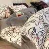Juego de ropa de cama de cuatro piezas de terciopelo de leche, nuevo diseño de dibujos animados 2026, juego de sábana y funda de edredón de vellón de coral para invierno