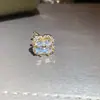 Tarrachas de Flor com Zircônia Galvanizadas em Ouro Real 18K para Mulheres Sem Orelhas Furadas, Clipe de Orelha Exquisito e Versátil, Brincos de Luxo Leve e de Alta Qualidade