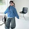 Atuendo del Día Nacional para Niñas: Conjunto de Chaqueta de Béisbol Roja y Pantalones de Trabajo, Moda Infantil 2026 Chaqueta Holgada