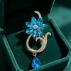 Broche floral de cristal requintado estilo japonês e coreano, moderno para ternos e vestidos, flor de lapela, acessório de zircônia cúbica para mulheres