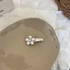 Estilo Elegante y Sofisticado, Exquisita Horquilla para el Cabello de Flor de Perlas y Cuentas, Horquilla Plateada para la Frente, Accesorio para el Cabello de Pinza de Alta Gama para Flequillo, Modelo Nuevo