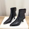 Botas Femininas de Cano Curto com Salto Alto e Bico Fino Minimalistas Coreanas 2026 Novas Botas de Outono Únicas Botas de Salto Agulha Moda Botas de Temperamento Elásticas Emagrecedoras