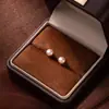 Pendientes de Perla tipo Bollo al Vapor Aurora de Imitación de Concha Pendientes de Nicho de Lujo Ligero de Alta Gama Pendientes de Moda y Elegantes para Mujer