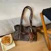 Bolso tote de lunares de nicho de estilo coreano muy elegante, nuevo modelo otoño 2026, bolso de hombro casual de gran capacidad para el trabajo y los desplazamientos