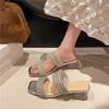 Sandalias de tacón alto estilo francés con brillantes diamantes de imitación y plantilla gruesa para mujer, con dos usos exteriores.