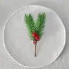 Acessórios de Natal Transfronteiriços Pinhas Frutas Vermelhas Artificiais de Natal Decoração de Natal Flocos de Neve Folhas de Pinheiro Buquês de Frutas Vermelhas