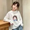 Camiseta de manga larga de algodón puro para niños con estampado de dibujos animados, adecuada para primavera y otoño, cuello redondo, top básico versátil para niñas y bebés, estilo moderno