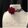 Gargantilla con correa de rosa roja negra, diseño de nicho Diablo Punk, collar con cadena para el cuello con flor de rosa