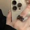 Guardia nocturno oscuro ~ anillo geométrico negro femenino verano ins nicho sentido del diseño anillo dedo índice avanzado anillo punk personalidad