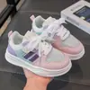 Zapatos de Malla Transpirable para Niñas 2026 Nuevo Verano con Suela Suave y Cierre de Velcro, Tenis Casuales Blancos para Estudiantes