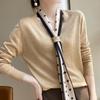 Nova Blusa de Lã Penteada Gola Redonda Outono/Inverno 2025 Feminina Slim com Laço de Fita Suéter Camisa Básica Tricô