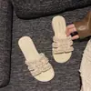 Chanclas de verano nuevas para mujer, estilo Chanel pequeño, temporada 2026, para playa, para usar al aire libre, versátiles, perla, chanclas de suela blanda