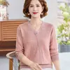 Malhas de outono da moda e estilosas para mães, novos modelos de blusas 2026 para mulheres de meia-idade, camisas base jacquard para mulheres de meia-idade e idosas