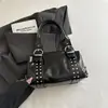 Bolso de mano con remaches estilo coreano, bolso de hombro, bolso de axila para mujer, de alta gama, gran capacidad, versátil para ir al trabajo, bolso de motociclista de moda