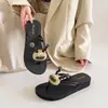 Nuevas chanclas negras de gato con plataforma gruesa, tacón de cuña que aumenta la altura, antideslizantes, a la moda, lindas, sandalias de playa versátiles