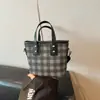 Bolso Pequeño Nuevo de Verano para Mujer, Patrón a Cuadros, Alto Valor Estético, Bolso Cruzado Personalizado para Hombro, Bolso Cubo de Mano de Moda
