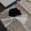 Elegante Scrunchie de Encaje con Lazo y Perlas para Mujer Coleta Atadura de Pelo Versátil Sencillo Accesorio para el Cabello para Moños Atadura de Pelo