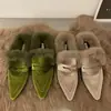 Chinelos de Algodão Peludo Macio com Salto Grosso e Bico Fino Sapatos Femininos Para Usar Fora Outono e Inverno Slip-on Temperamento de Celebridade da Internet Meio Chinelo Fechado