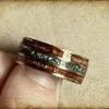 Anel de Joias Dominador Transfronteiriço em Aço Inoxidável com Madeira Inlaid + Pedrinhas 8mm Ouro Rosa Três Fendas Madeira com Pedrinhas Brancas