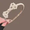 Elegante tiara de pérolas artificiais para mulheres, novo modelo 2026, versátil para sair, coroa alta, acessório de cabelo estiloso para o verão