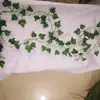 Los fabricantes suministran versión de decoración navideña de hoja artificial ratán enredadera hoja Hoja de batata Ratán