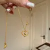 Collar de Lujo Ligero Estilo Antiguo de Nicho con Colgante de Corazón de Melocotón para Mujer, Cadena para Clavícula Retro Francesa