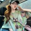 Playera de Algodón Puro de Largo Medio con Grafiti de Dibujos Animados para Mujer, Diseño Tie-Dye Popular de Este Año, Top Holgado Estilizador, Estilo Tie-Dye