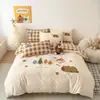 Funda de edredón bordada de toalla gruesa de algodón puro cepillado, hipoalergénica, cálida, transpirable, para uso doméstico, cama doble, juego sencillo y cómodo de cuatro piezas