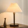 Quarto principal Retro Candeeiro de mesa Quarto Quarto de cabeceira Luz Luxo Nordic American Long Bright Lamp Médio Antigo Wedding Atmosphere Lamp Cross-border