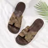 Falda combinada con sandalias casuales para mujer, ropa de verano para exteriores, sandalias de vacaciones estilo francés, nuevas zapatillas planas versátiles 2026