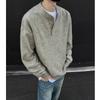 Suéter de estilo ins neutro en gris con cuello Henry para hombre, nuevo abrigo suéter de cuello redondo de ajuste limpio para otoño e invierno 2024