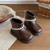 Botas curtas para meninas, novo modelo primavera e outono 2026, botas infantis, sapatos de couro para meninas, botas de princesa, sapatos estilosos de outono e inverno para meninas