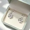 Pendientes de Flor con Goteo de Aceite de Gama Alta, Frescos y Elegantes, con Exquisitos Incrustaciones de Diamante en Oro y Plata, Clips para Orejas sin Perforar para Mujeres